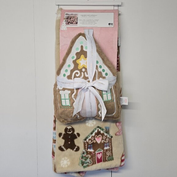 NWT - Viral Cupcakes and Cashmere Gingerbread House Faux Fur Throw & Pillow - Picture 1 of 4